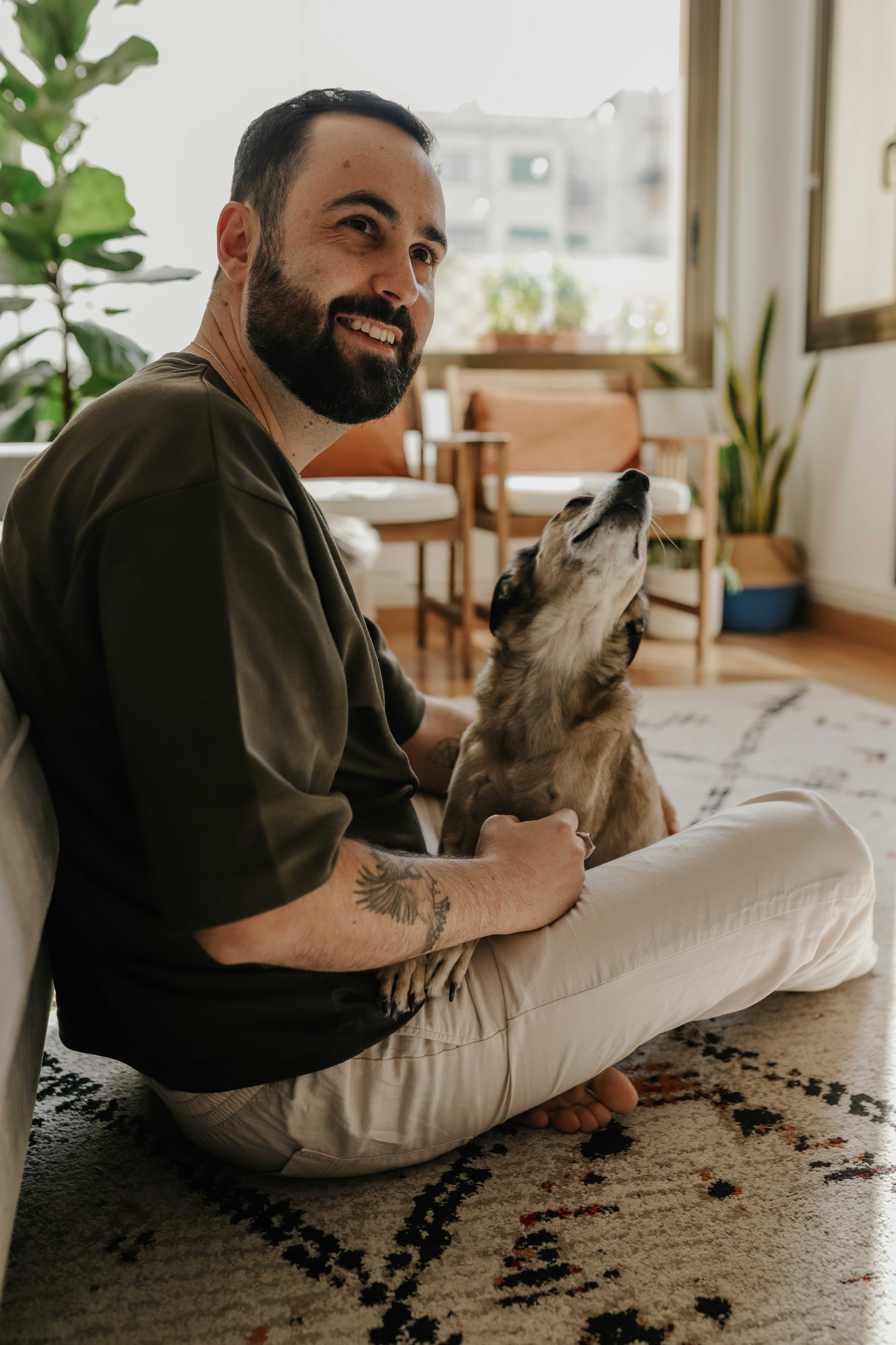 Rafael Nobrega em ambiente descontraído